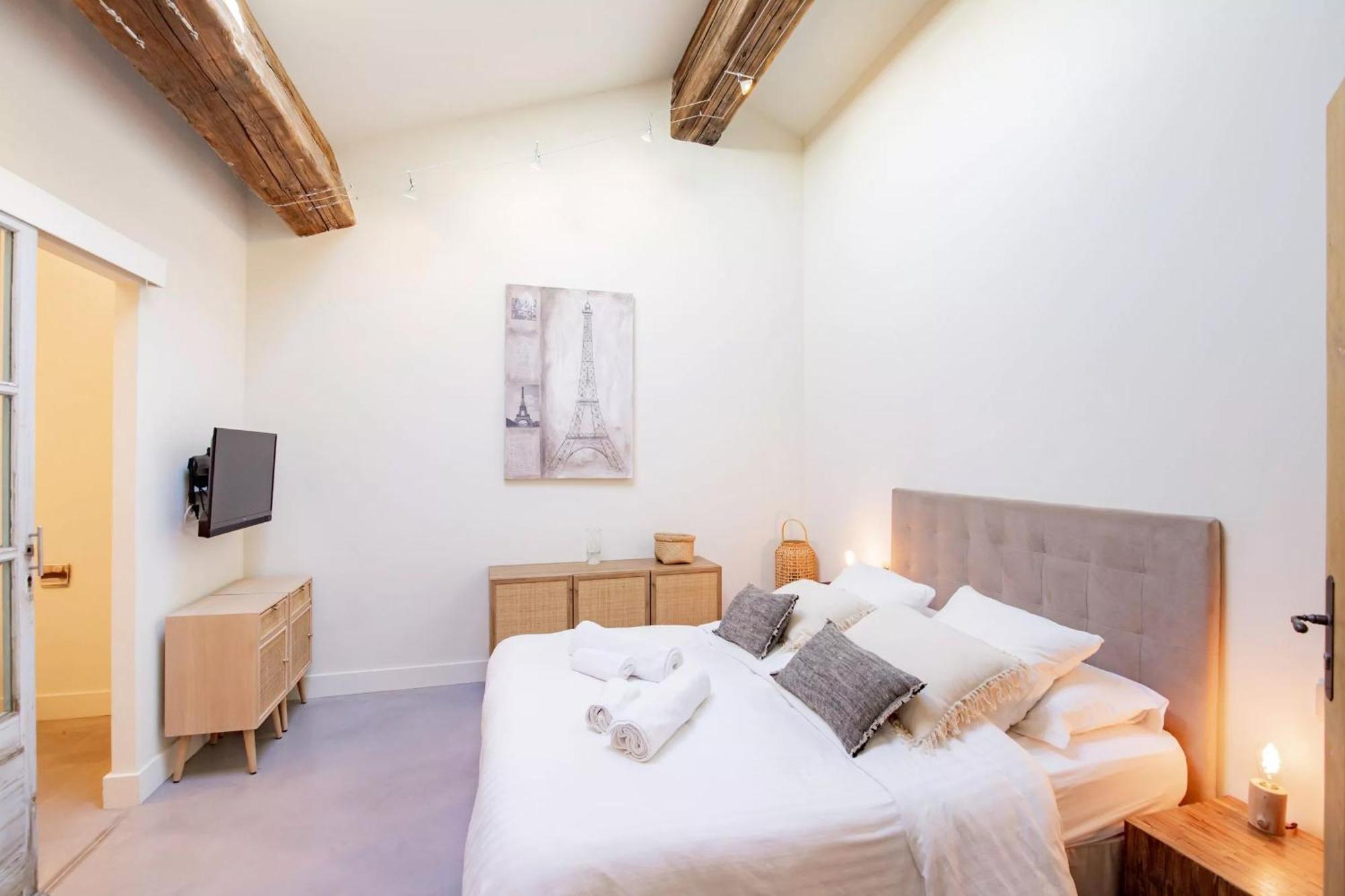 Chateau Les Gardis Bed & Breakfast